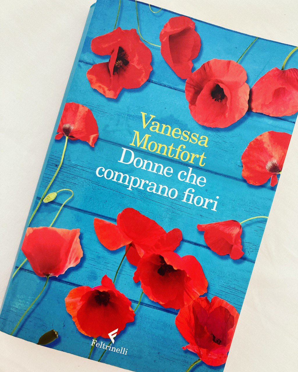 Donne che comprano fiori